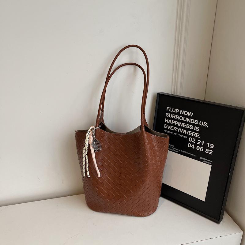 

Весенняя новая фактурная тканая сумка для поездок на работу и отдыха, большая вместительная сумка-тоут, однотонная, простая ручная сумка для матери и ребенка