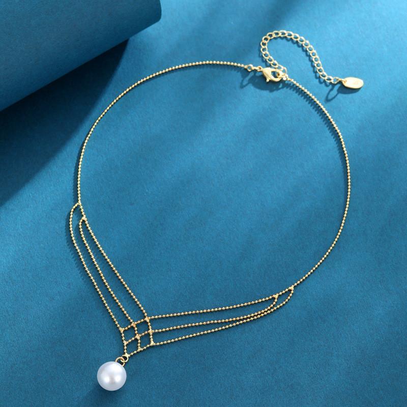 

Pearl Modern Necklace With 18k Gold Finish And Gorgeous Elements Geometric