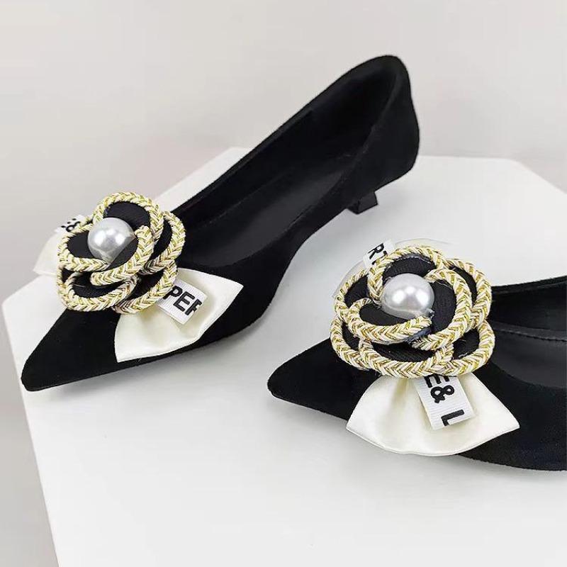 Fashion Big Size 35-42 New Popular Woman Pumps Med Heel Square Toe Point Toe Camellia Flower Pumps Office Lady Leahter Shoes Soft Soles