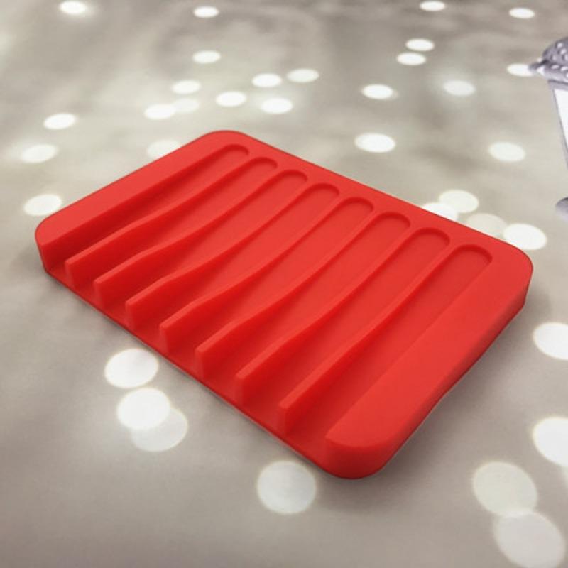 1Pcs High Quality Silicone Self Draining Soap Dishes Innovative Soap Holder Saver Silicone Soap Holder Anti Slip Pad