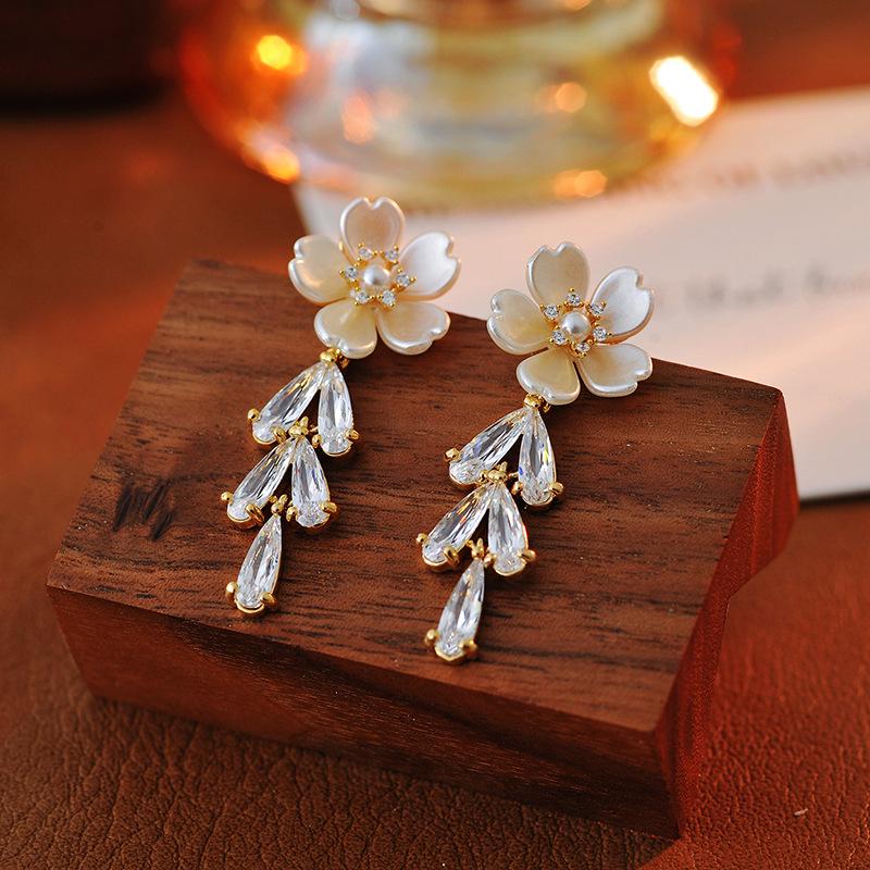 

2024 French Romantic Mori Girl Rhinestone Flower Tassel Earrings