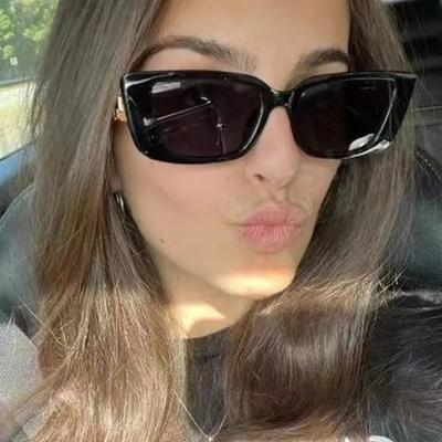 Modne Damskie Okulary Przeciwsłoneczne Kocie Oko Wąska Oprawka Nóżki z Łańcuszkiem Okulary Przeciwsłoneczne Dla Kobiet Vintage Małe Kwadratowe Męskie Okulary Outdoor UV400