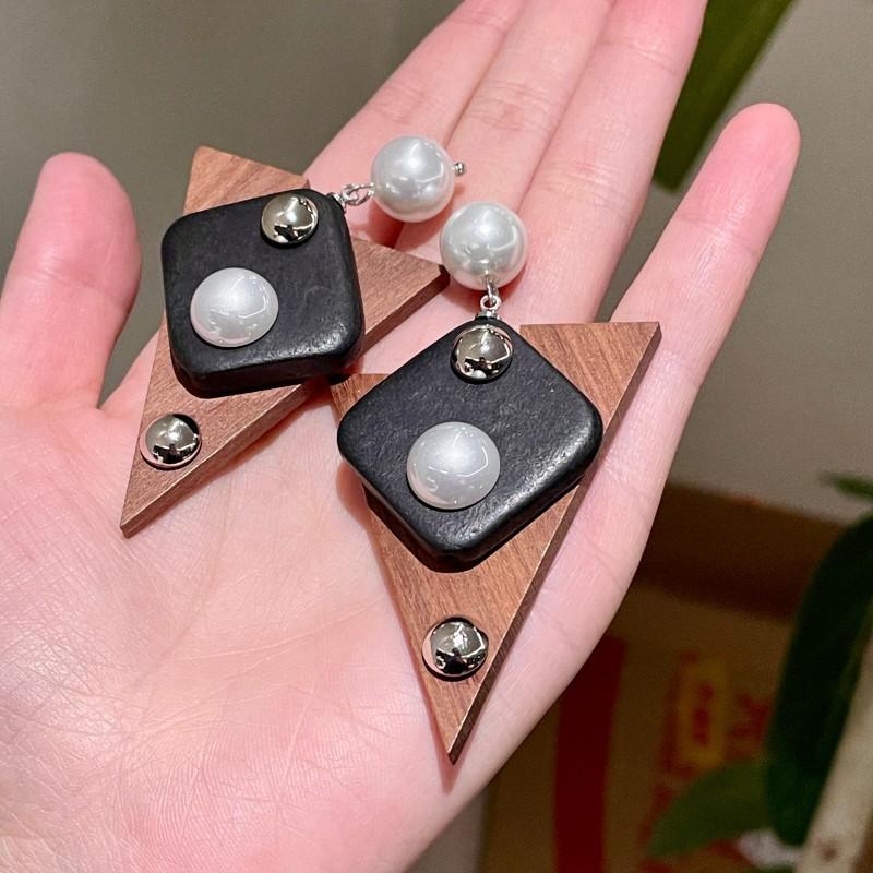 Natural tiger's eye stone series stud earrings for women Maillard exquisite retro earrings niche light luxury high-end temperament earrings