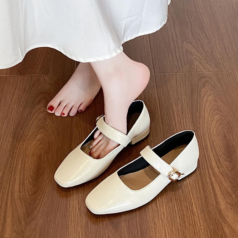 Scarpe Mary Jane bianche francesi con gonna testa quadrata tacco medio tacco spesso scarpe singole da donna bocca bassa cintura con fibbia a una parola scarpe da donna