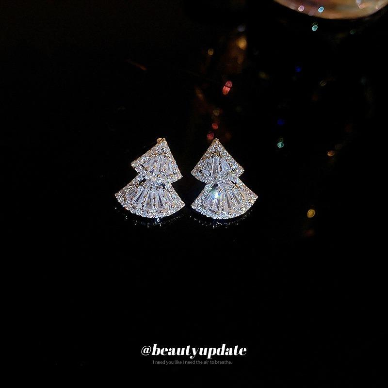 Silver Needle Zircon Triangular Fan Earrings, Korean Ins Niche Simple Earrings, Light Luxury Temperament Fashion Earrings Wholesale