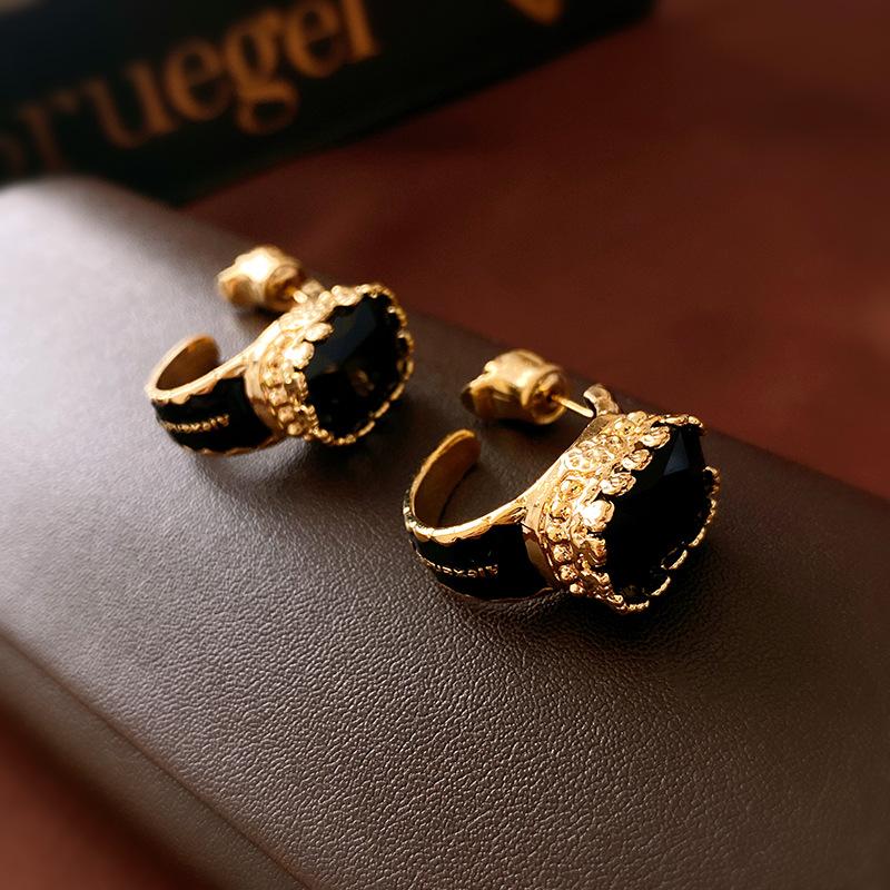 

Vintage dark wind artificial crystal square skull silver needle earrings real gold electroplated medieval earrings