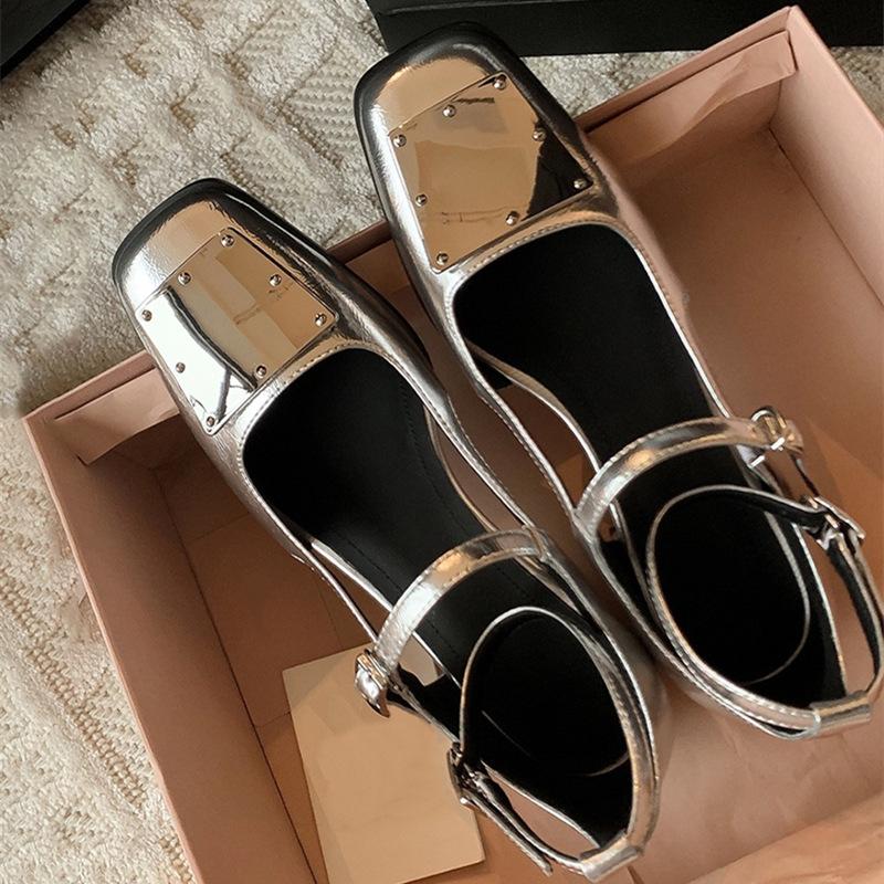 Silver retro Roman women's shoes white leather bag head sandals women's summer flat heels light mouth square head single shoes