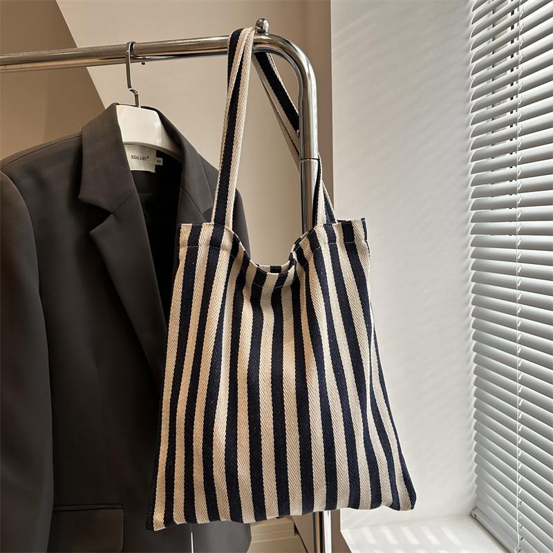 Stylish Korean Tote Bag With Minimalist Design And Spacious Capacity For Daily Use