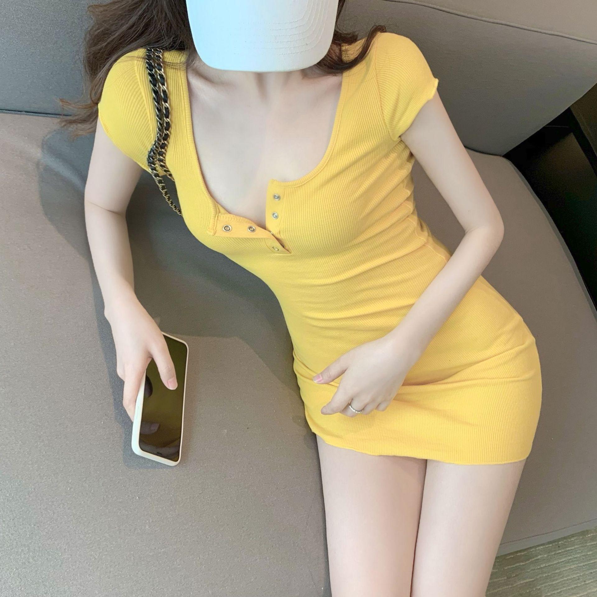 

Черное платье женское новое приталенное и тонкое маленькое темпераментное с коротким рукавом юбка-бедра XL жёлтый