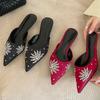 Fashion Fashion Satin Rhinestone Decoration Slide Sandals Women Sexy Pointed Toe Comfort Women Slippers Deluxe Designer Mules Loafers
