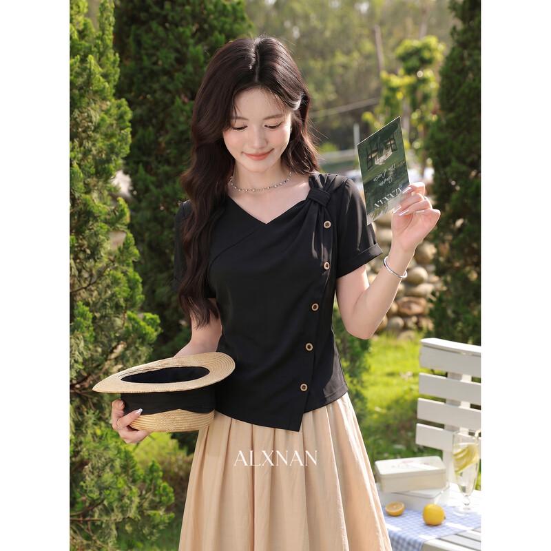 Women's Black Twist Design Slimming T-shirt