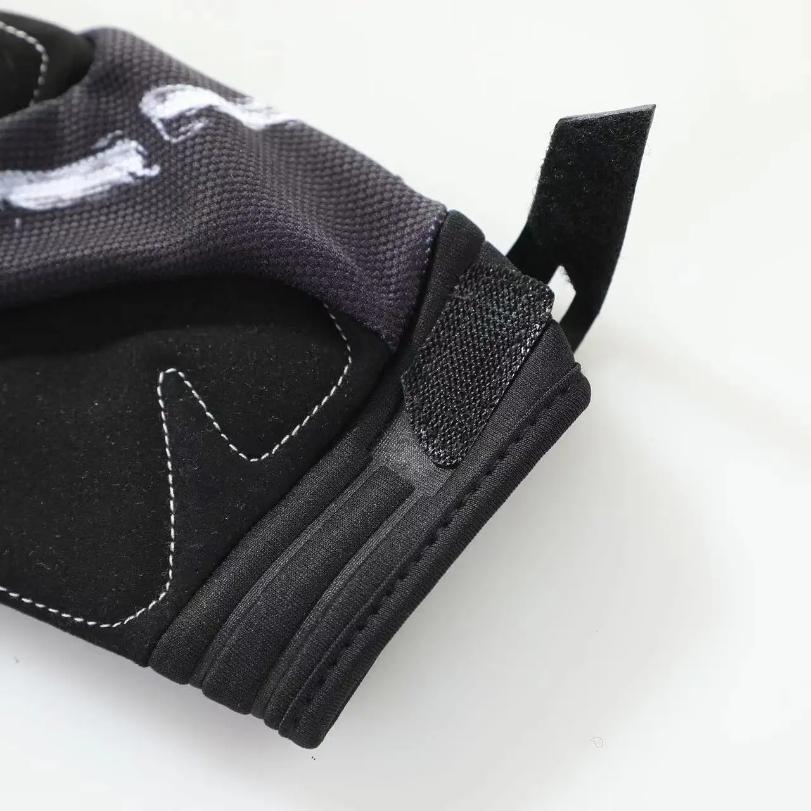 Nové Outdoorové Sportovní Motocyklové Rukavice s Dlouhými Prsty 'Ghost Claw' pro Dotykovou Obrazovku