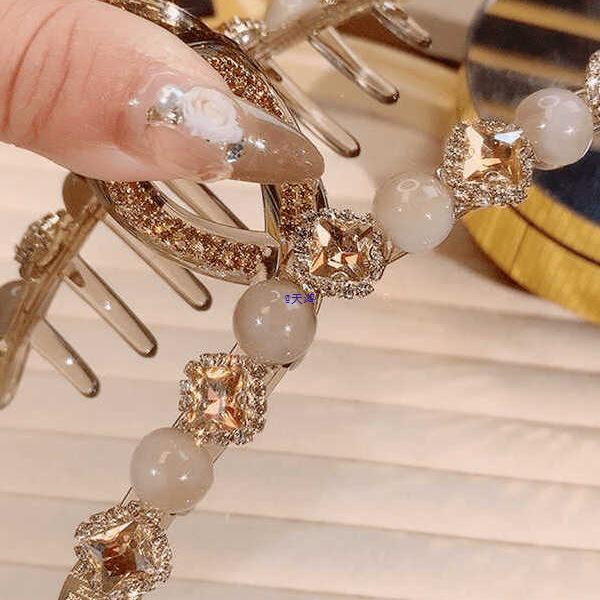Elegant Korean Luxury Beaded Diamond Claw Hair Clip for Women