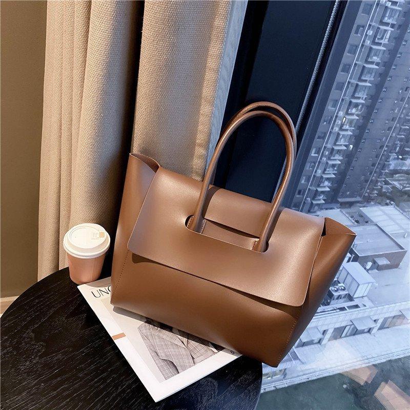 Bags Large capacity bag Women's commuter tote bag New sense Portable versatile shoulder bag Retro big bag