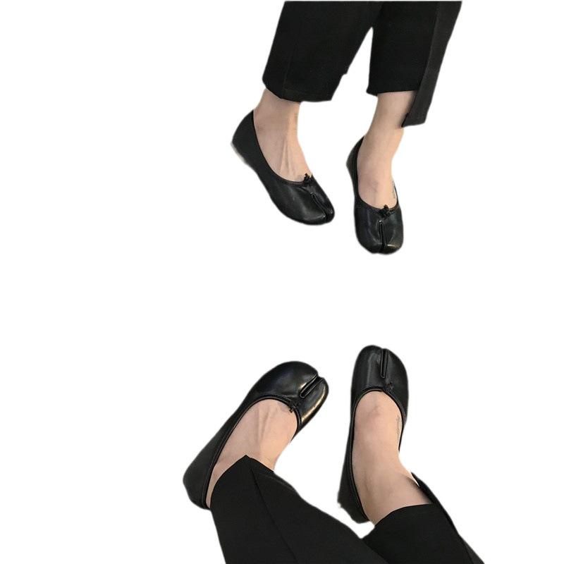 Korean Version of One-pedal Red Split-toed Pig's Trotters Horseshoe Doudou Shoes Flat-soled New Shallow-mouth Laden Shoes Soft-soled Single Shoes Wom
