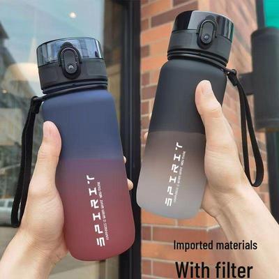 Bottiglia d'acqua sportiva con gradiente: Grande capacità, portatile, unisex, comodo, design di alto valore