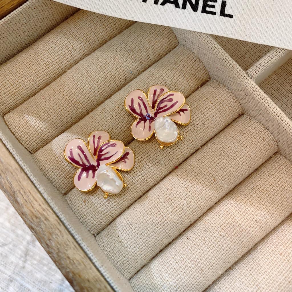 Medieval Baroque Pearl Earrings French Oil Painting Frame Flower Stud Earrings Court Style Light Luxury Retro Literary Earrings