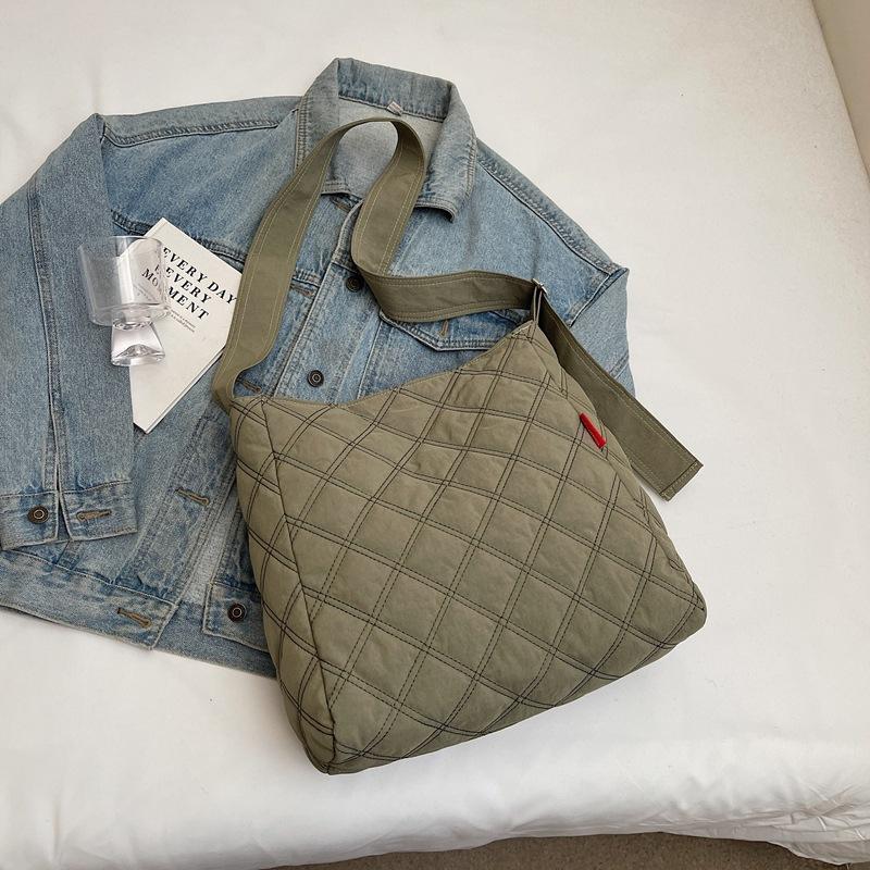 

Осень/Зима 2025 Новая сумка кроссбоди Студенческая Большая вместимость Повседневная Модная сумка на плечо Уличная Сумка-тоут под мышкой для поездок зелёный