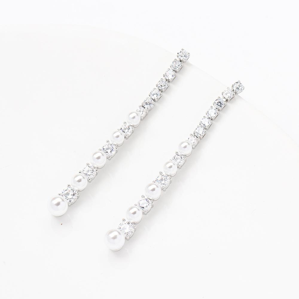 Star with the same exquisite diamond-encrusted long earrings, temperament versatile imitation pearl studs, 925 silver needle earrings, earrings for wo