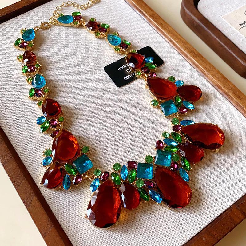 "High-End Luxury Drop Necklace and Earrings Set - European and American Niche Versatile Jewelry"