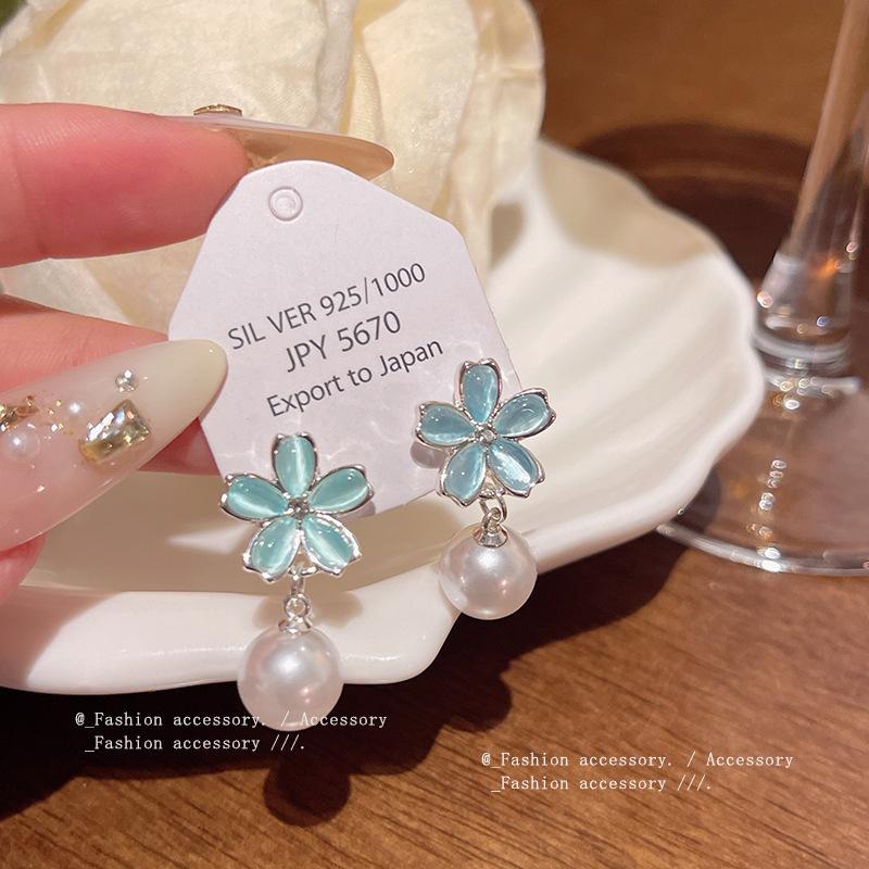 S925 Silver Needle Small Fresh Versatile Flower Stud Earrings Women's Light Luxury Niche Premium Pearl Earrings