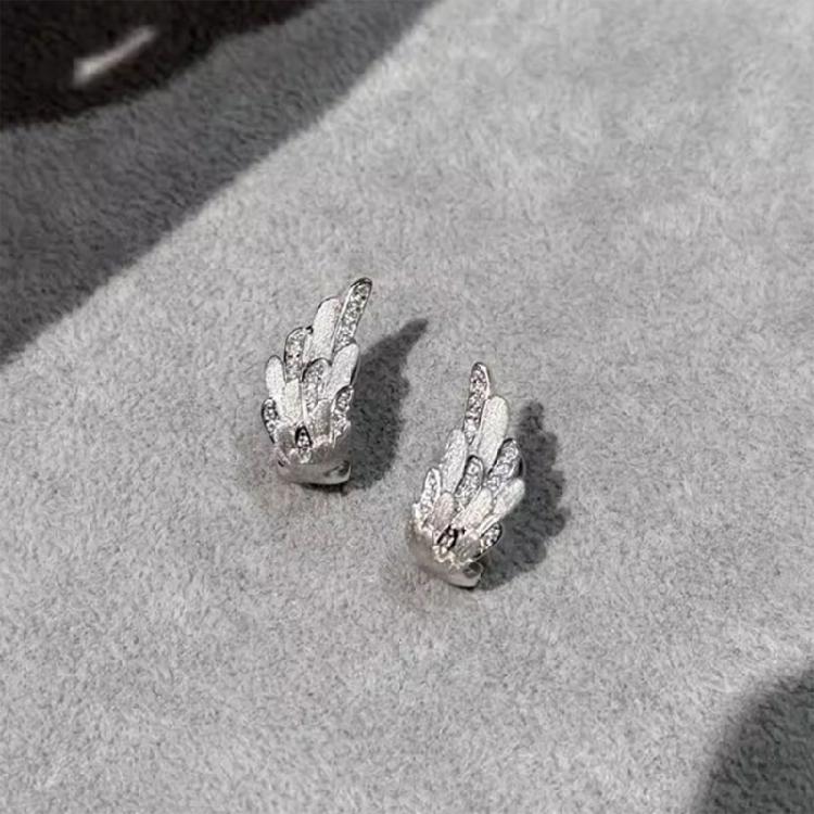 Elegant Wing Crystals Earrings Craft Of Copper For Long Time Use And Stylish Appeal