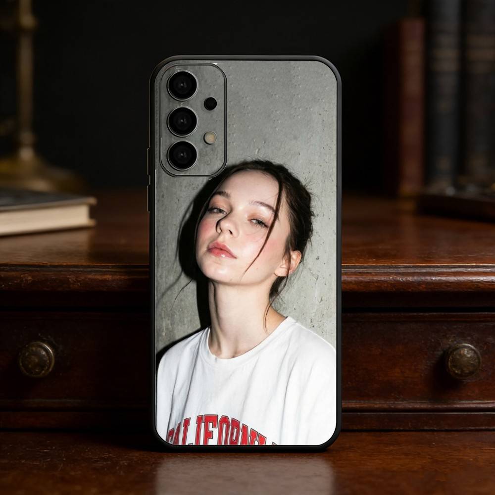 Lovely E-Emma Actor M-Myers Phone Case For Samsung S25,24,23,22,30,21,10,9,Ultra,Plus,Lite Soft Black Case