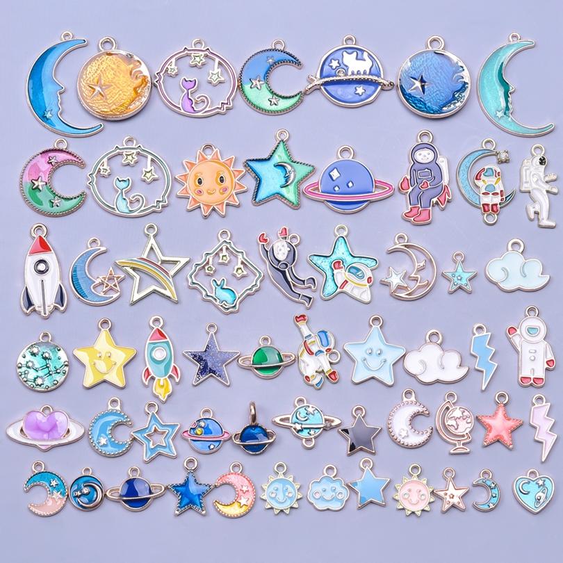 30 stuks/partij Willekeurig Gemengde Emaille Bedels Voor Sieraden Maken Benodigdheden Zon Maan Ster Fruit Dier Bedel Hanger Materialen DIY Oorbellen