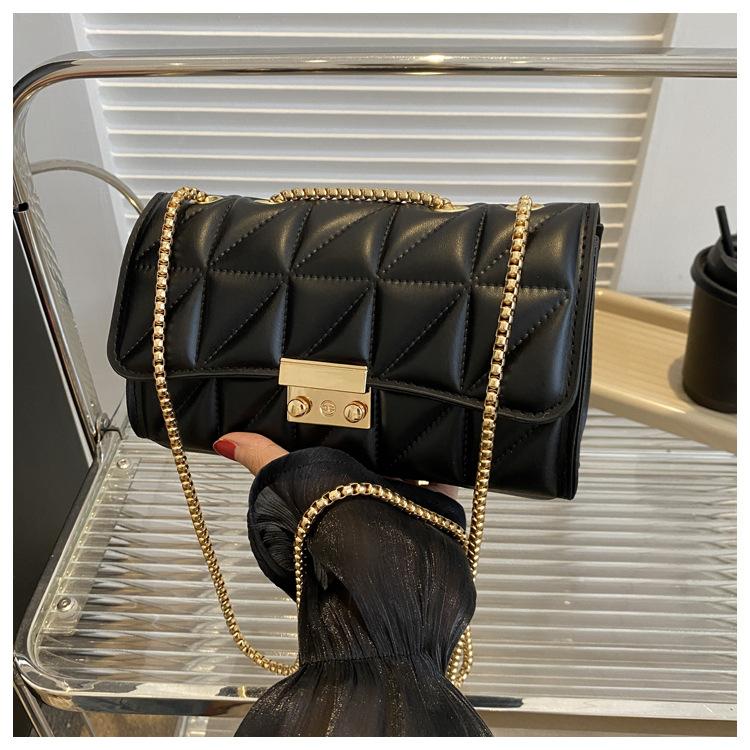 

Autumn solid color embroidery thread 2024 new fashion design trend foreign style texture lock portable shoulder messenger women s bag чёрный