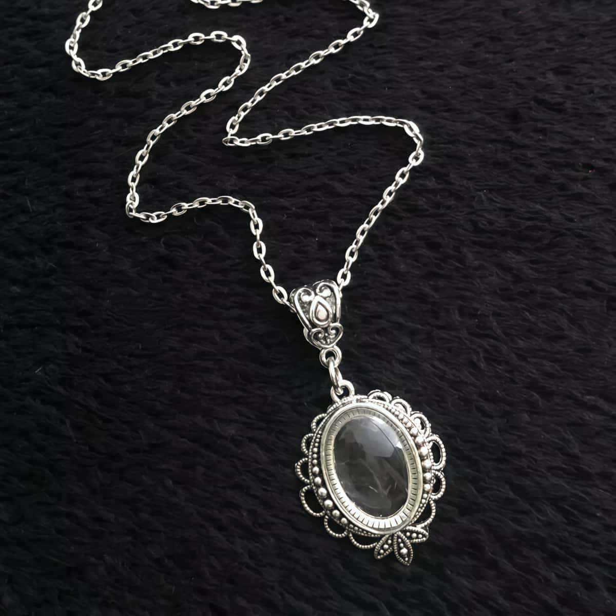 

Gothic Victorian Ancient Silver Oval Filigree Magnifying Glass Pendant Necklace for Women Men Cosplay Party Steampunk Jewelry