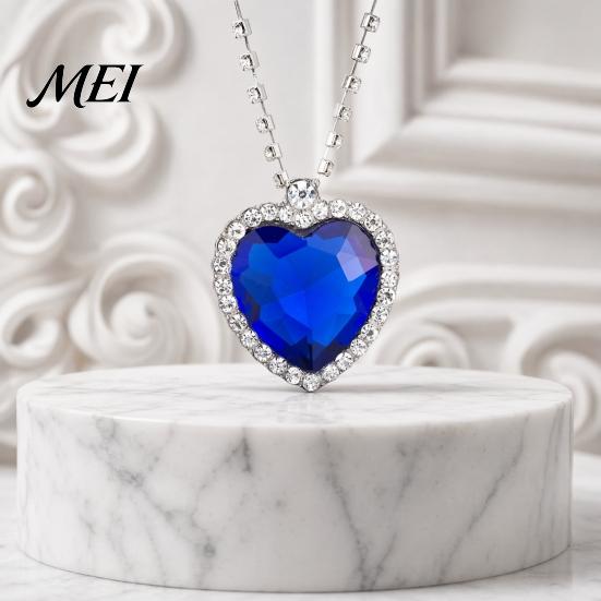 Light-reflecting Pendant Blue Heart Necklace, Faux Diamond Sparkly Romantic Elegant Daily Wear Necklace Jewelry Gift for Women Wife Girlfriend
