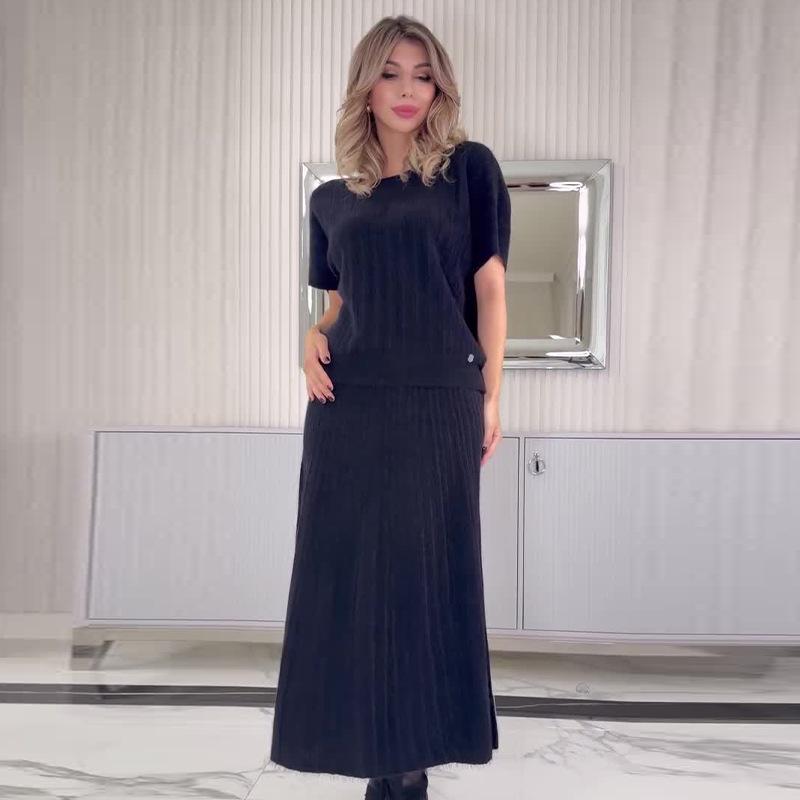 

2024 Autumn Women s Short Top & Brushed A-line Midi Skirt Set XS чорний
