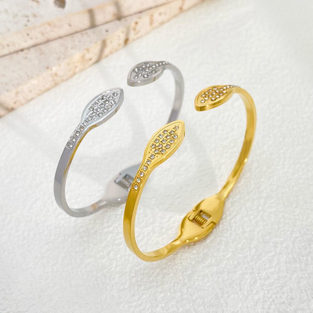

Women s Snake-Shaped Zircon Bangle, Non-Fading Titanium Steel, Fashion Niche Design.