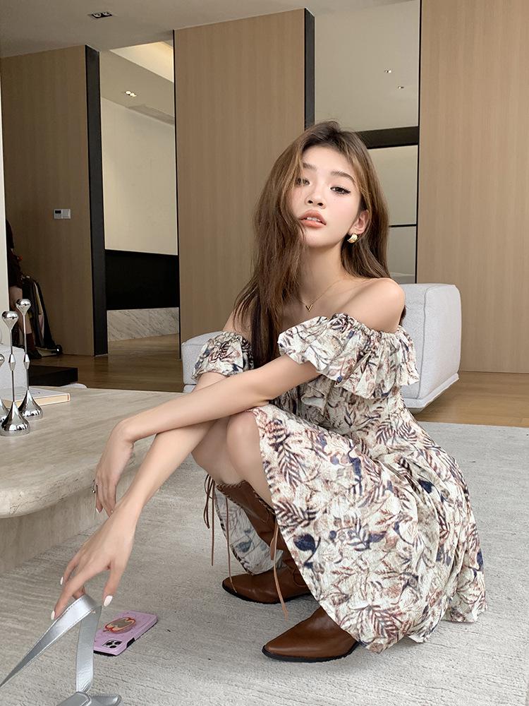 Spring/Summer 2026 French Retro Floral Off-Shoulder Waist-Cinched A-Line Dress