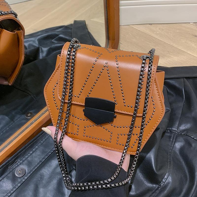 

Women s bag autumn 2025 new Korean version fashion rivet shoulder bag niche retro versatile chain small square bag чорний