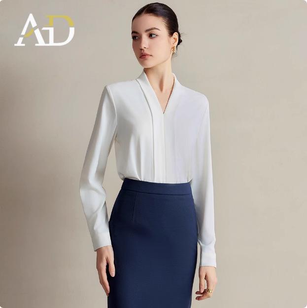 

Темно-синій костюм без коміра для менеджерів - Елегантний, облягаючий і ідеальний для офіційних прийомів з продажу та ділового одягу L