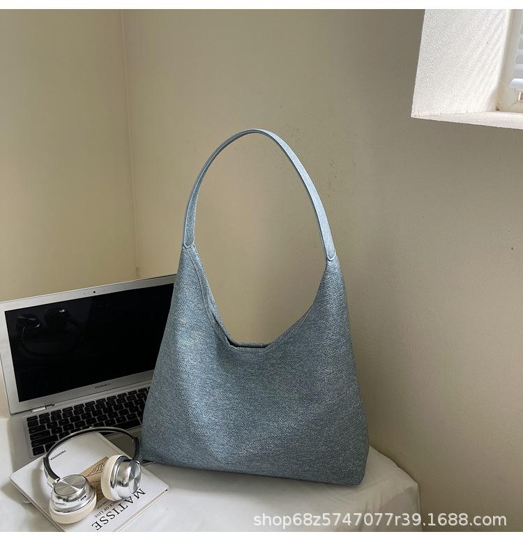 

Fashion trend underarm bag women s 2025 summer new Korean version simple casual tote bag commuter shoulder bag