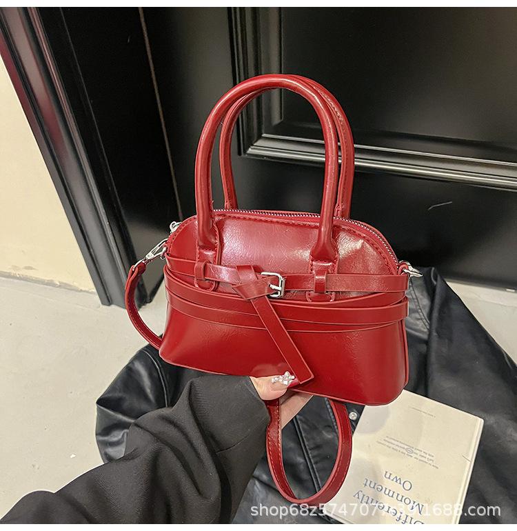 2025 New American Retro Niche Design Simple Commuter Shoulder Crossbody Bag Trendy Fashion Handbag