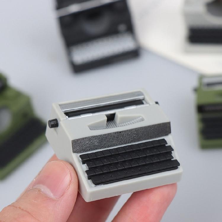 Detailed Vintage Typewriter Miniature Miniature Collectible Perfect For Dollhouses Displays Office Desk Decorations