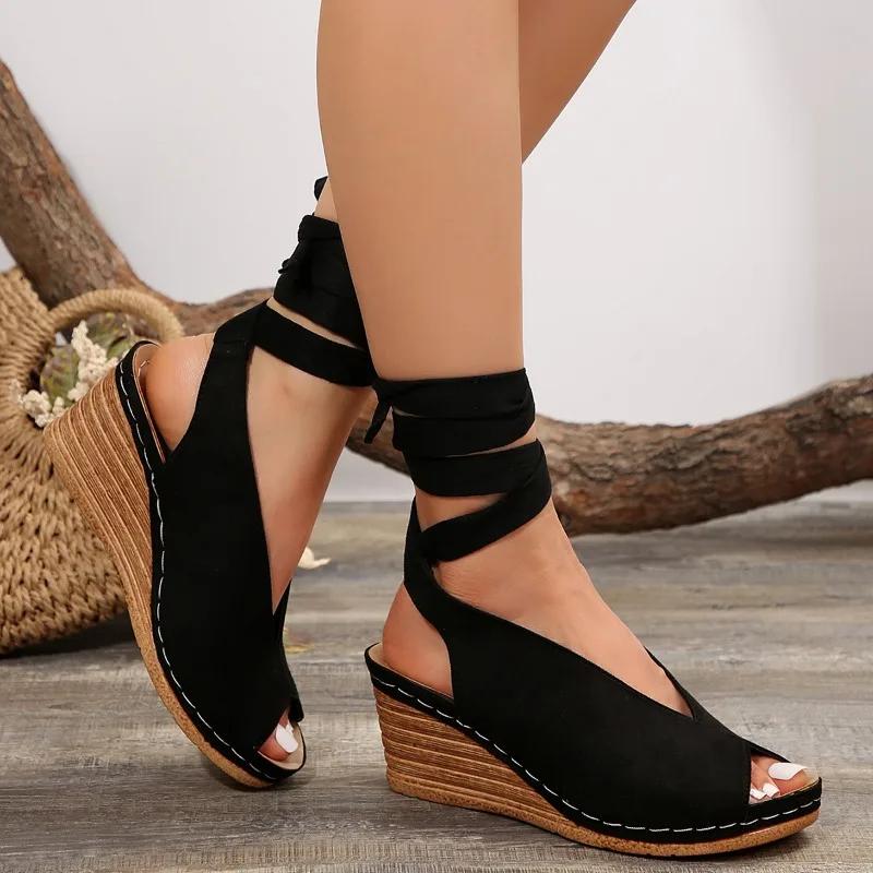 Sandálias de Salto Alto Plataforma Cuña Pretas Cáqui para Verão Feminino Novas com Bico Peixe Vazadas Tiras Cruzadas Casuais Sapatos Romanos Zapatos