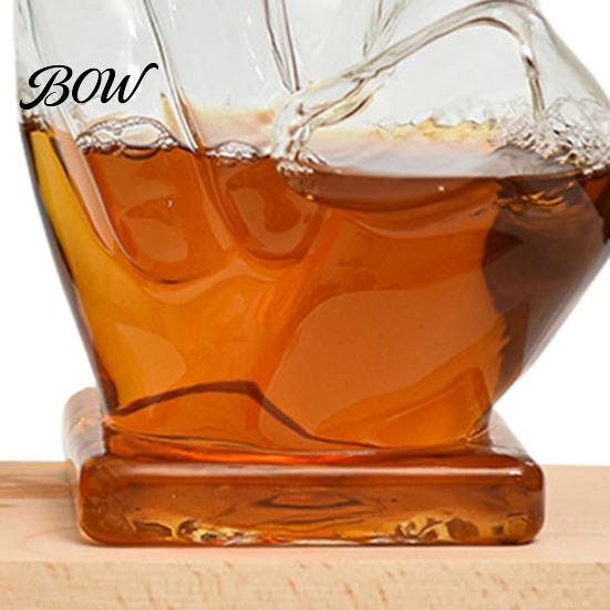 Decorative Glassware for Men Middle Finger Whiskey Decanter, 1000ml Glass Fist Dispenser with Stopper, Birthday Gift Dad Unique Hand Shape