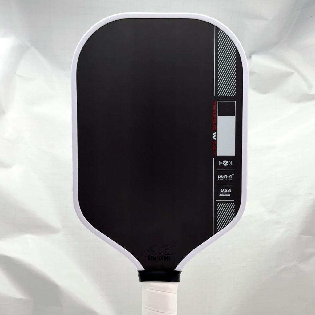 Heat-pressed one-piece four-generation core carbon fiber pickup rackets