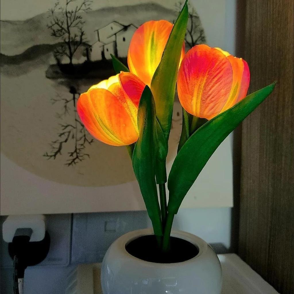 LED Tulip Night Light, a decorative bedside lamp for dormitories, a sleep light, a simulated flower ambient light, gift