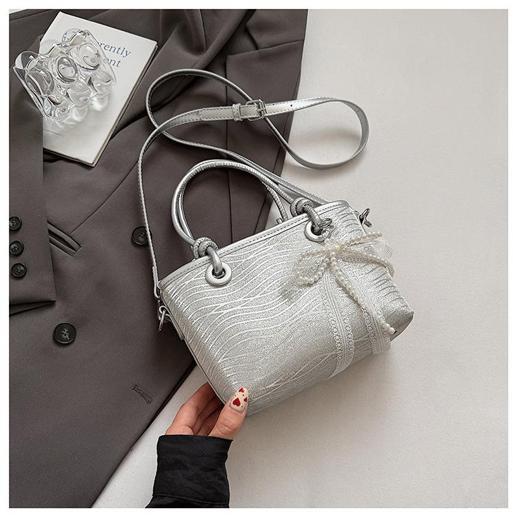 Portable vegetable basket bag women's new light luxury niche high-end bucket bag denim rivet shoulder messenger bag