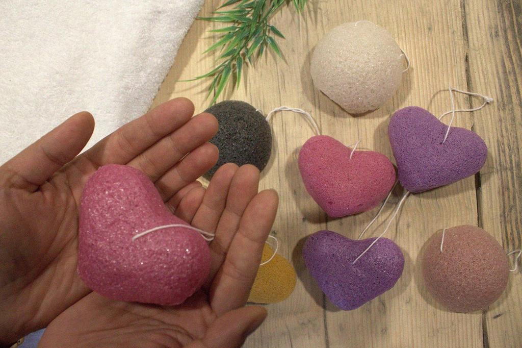 Konjac Facial Cleansing Sponge - Rose Heart