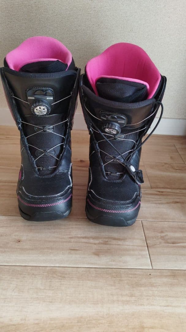 

[USED] GENEROS Snowboard Boots Black/Pink