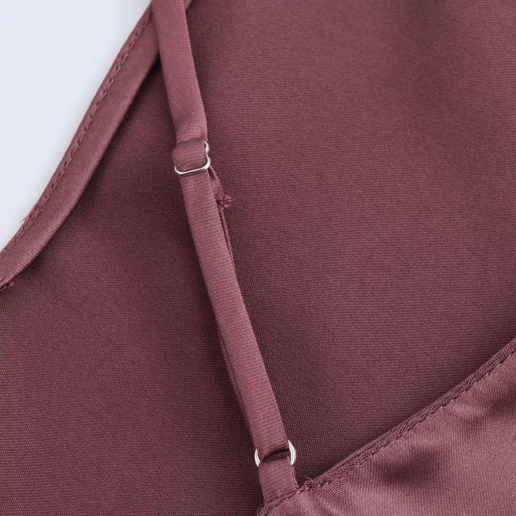 Dámské saténové slipové šaty bez ramínek s výstřihem do V na jaro 2025