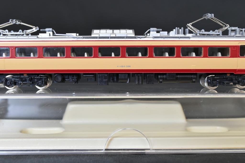 KATO 433 Moha 484 Red and Cream N Gauge / N Scale Model Train Car from Japan