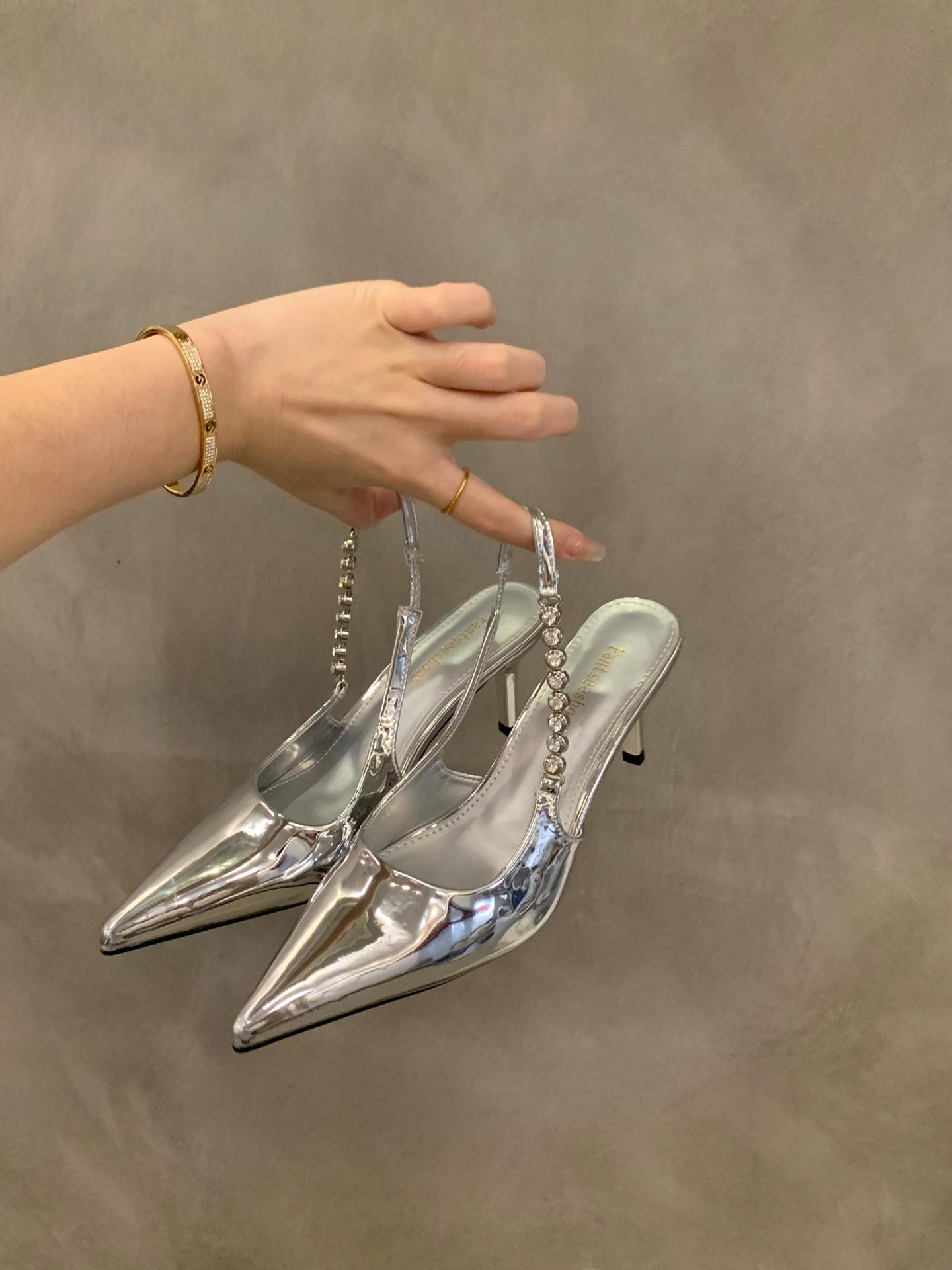 

Черные темпераментные туфли-босоножки светской львицы, туфельки феи, 2025 новая летняя обувь с острым носком и стразами 35 серебряный