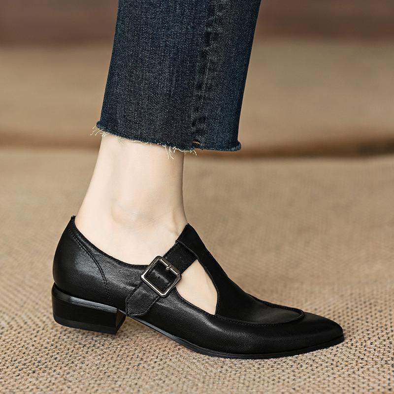 Coarse heel small size 2025 pointed T-shaped low heel versatile retro buckle with brown rare women's spring single shoes versatile low heel